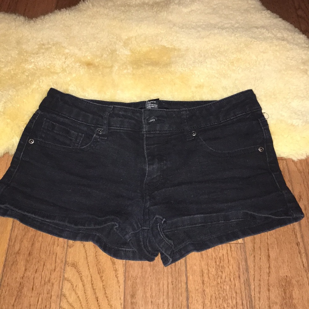 Forever 21 black shorts size 28